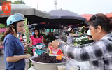 [ẢNH] Xem người Hà Nội đi chợ ăn Tết 